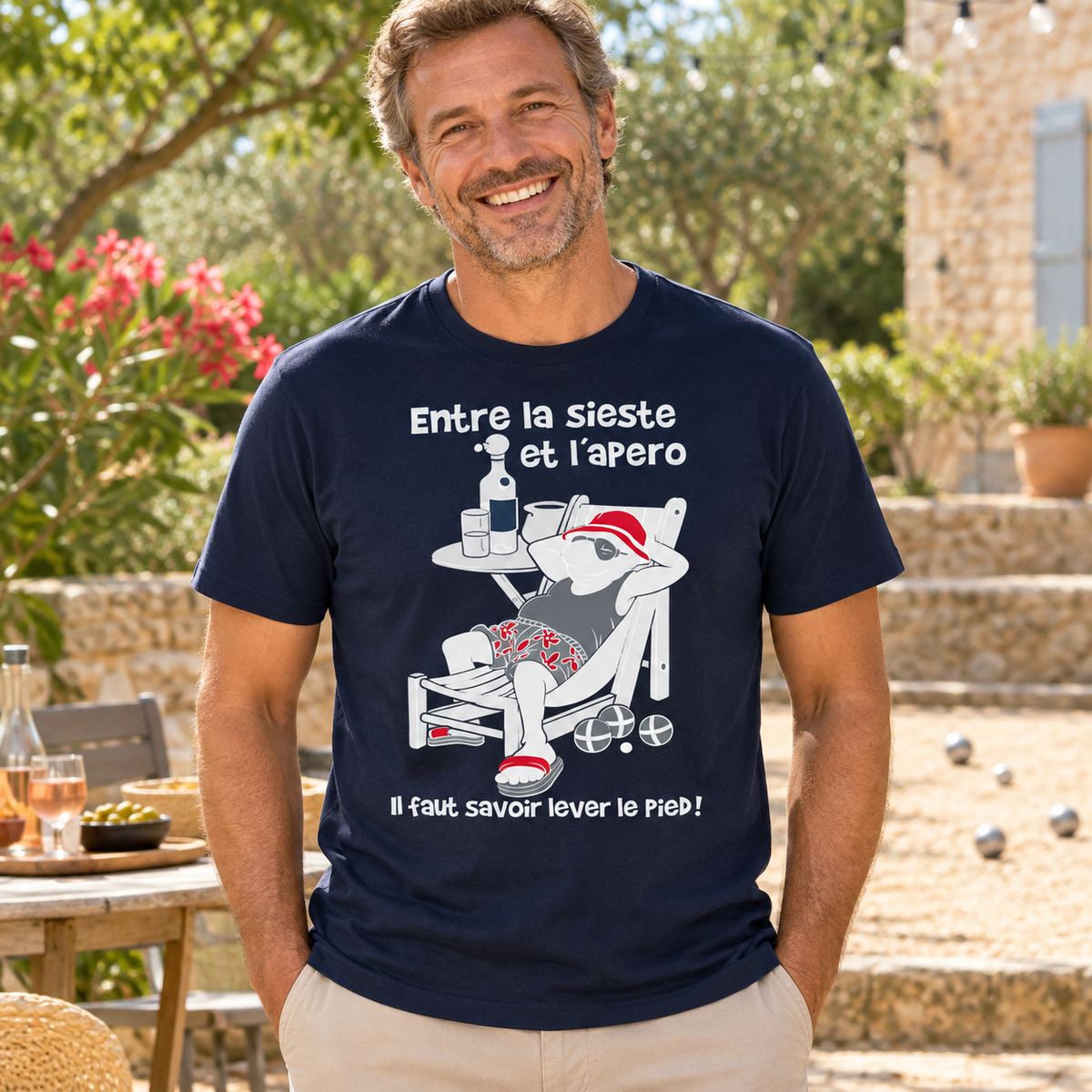 T-shirt homme humour pétanque – Entre la sieste et l’apéro, faut savoir lever le pied